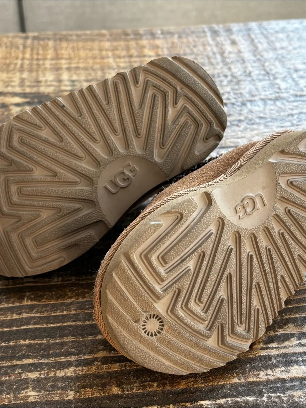 UGG reposhing these
